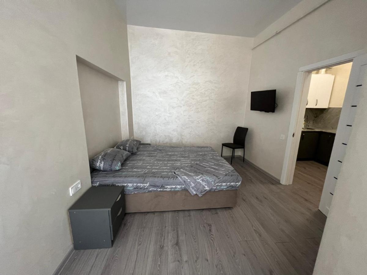 Kulisha 2Bedroom Apartment Near Opera House With Balcony Лвив Екстериор снимка