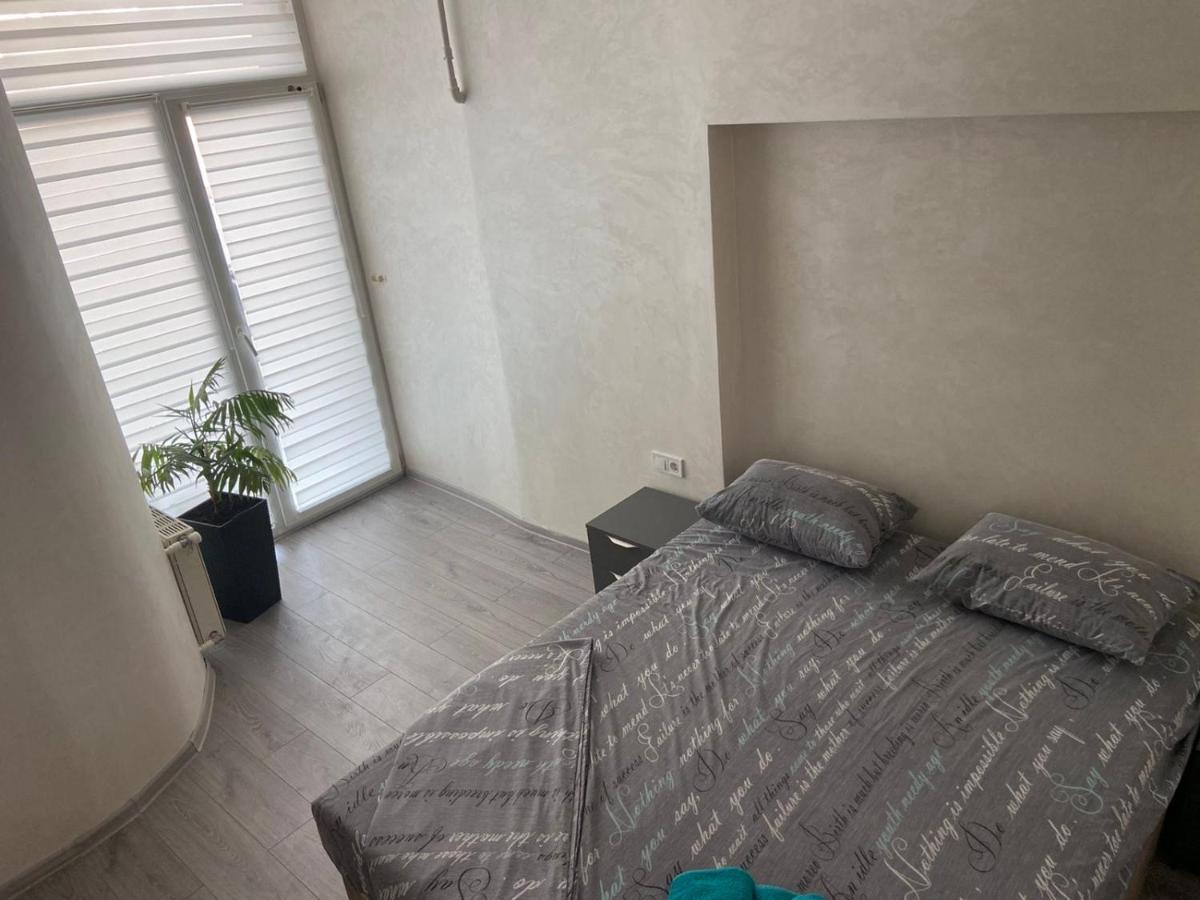 Kulisha 2Bedroom Apartment Near Opera House With Balcony Лвив Екстериор снимка